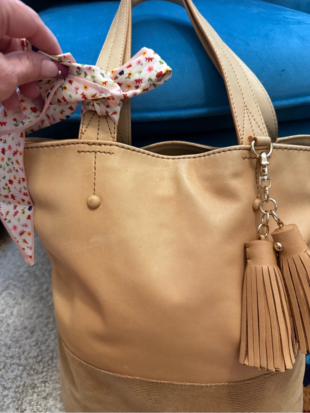 Vintage ANN TAYLOR Tan Leather Tote Bag with Tassel Charm - Picture 2 of 10